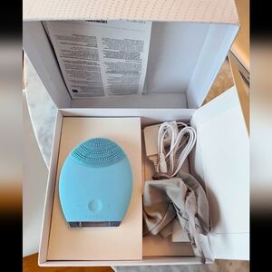 FOREO Aqua Blue Cleansing Device